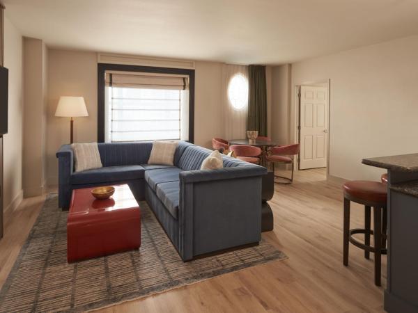 Hotel Vesper, Houston, a Tribute Portfolio Hotel : photo 3 de la chambre suite lit king-size avec canapé-lit