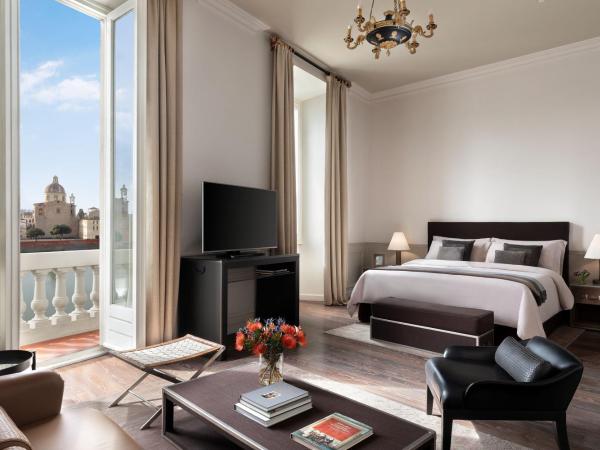 The St. Regis Florence : photo 3 de la chambre suite 1 chambre lit king-size - vue sur fleuve arno - bottega veneta