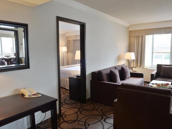 Holiday Inn Montreal Centre Ville Downtown, an IHG Hotel : photo 1 de la chambre suite 1 chambre lit king-size avec canapé-lit