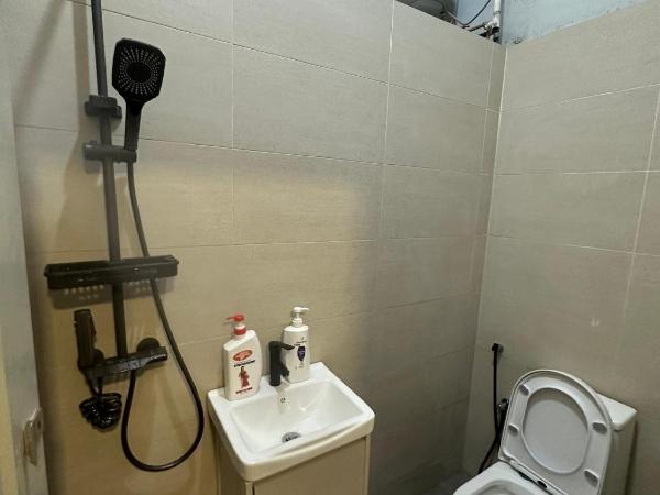 Seladah Stay : photo 8 de la chambre chambre double avec salle de bains commune