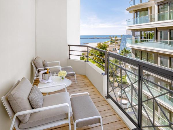 Hôtel Barrière Le Majestic Cannes : photo 4 de la chambre suite junior - vue partielle sur mer