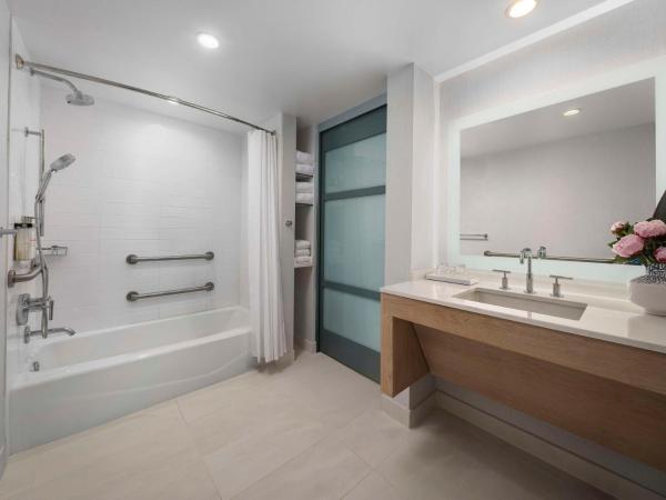 Hotel del Coronado, Curio Collection by Hilton : photo 3 de la chambre hébergement 2 lits queen-size avec vue - baignoire accessible aux personnes à mobilité réduite