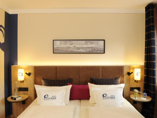 Hotel Blauer Bock : photo 3 de la chambre chambre double Économique avec salle de bains et toilettes communes