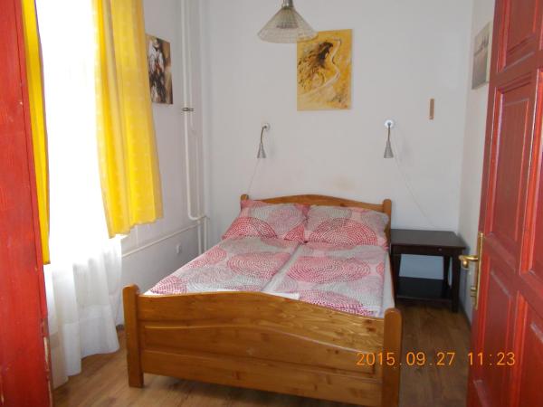 Hungaria Guesthouse : photo 3 de la chambre chambre double ou lits jumeaux avec salle de bains commune