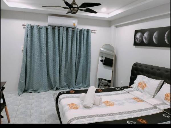 Traveller's Rest Sports Bar : photo 10 de la chambre grande chambre double avec balcon