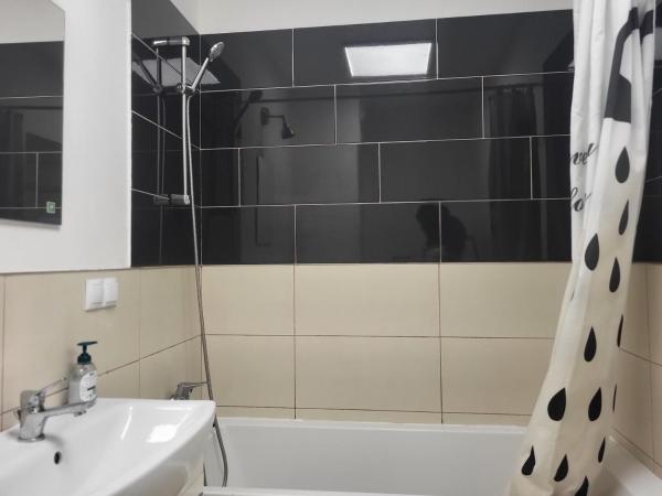 Hostel Warszawa Ursynów : photo 9 de la chambre lit dans dortoir pour hommes de 4 lits