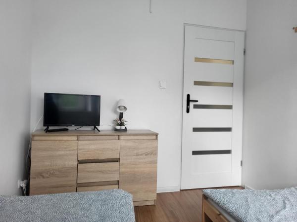 Hostel Warszawa Ursynów : photo 1 de la chambre chambre triple basique avec salle de bains commune