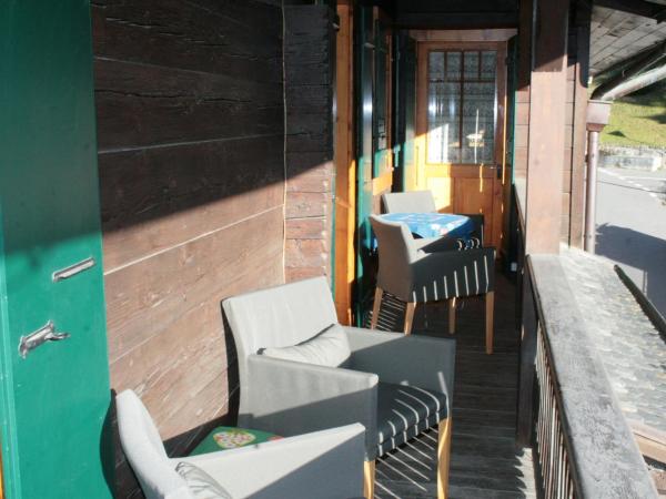 Chalet la Griotte : photo 4 de la chambre chambre simple avec salle de bains commune