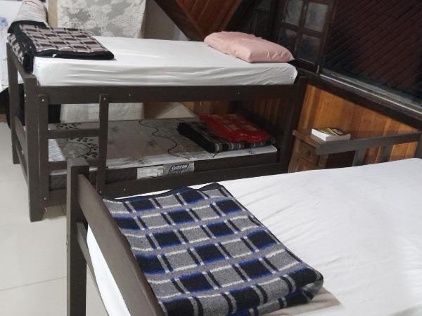Home Pousada Residence : photo 1 de la chambre lits superposés dans dortoir masculin