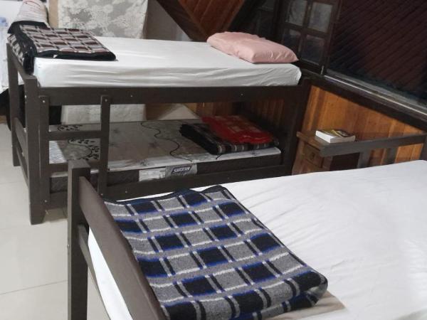 Home Pousada Residence : photo 2 de la chambre lits superposés dans dortoir masculin