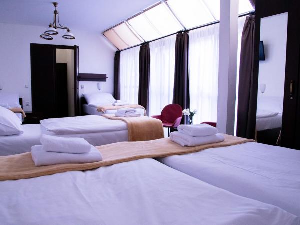 Old Prague House : photo 1 de la chambre chambre familiale avec salle de bains privative