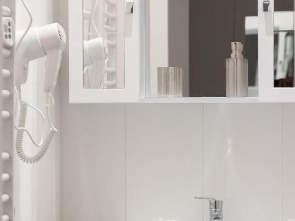 Wagner Villa 902 with free private parking : photo 6 de la chambre chambre double avec salle de bains privative