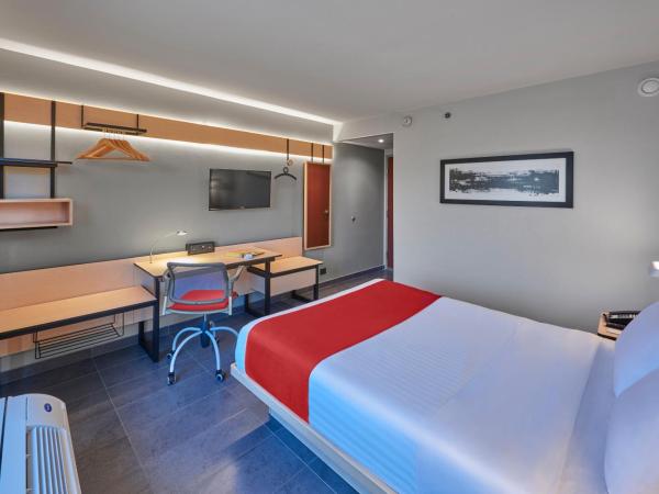 City Express by Marriott Veracruz : photo 2 de la chambre chambre lit queen-size – vue sur océan