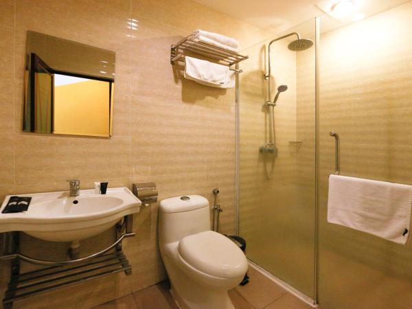 Golden Roof Hotel Ampang Ipoh : photo 10 de la chambre chambre standard lit queen-size