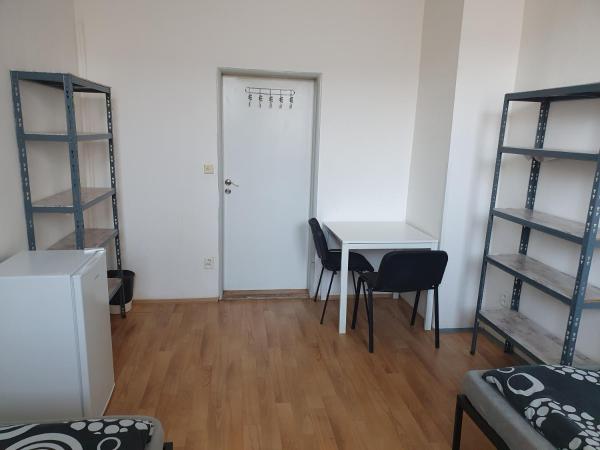 Ubytovna Vídeňská : photo 1 de la chambre chambre triple basique avec salle de bains commune