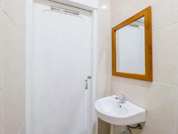 Hotel Safara Yogyakarta : photo 2 de la chambre chambre familiale