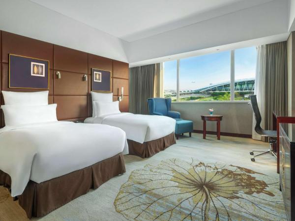 Pullman Guangzhou Baiyun Airport : photo 3 de la chambre chambre lit king-size deluxe avec vue
