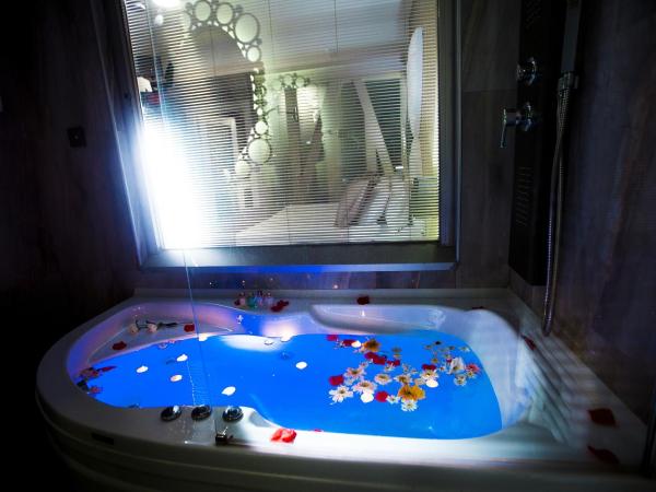 Demonti Hotel : photo 10 de la chambre suite avec jacuzzi