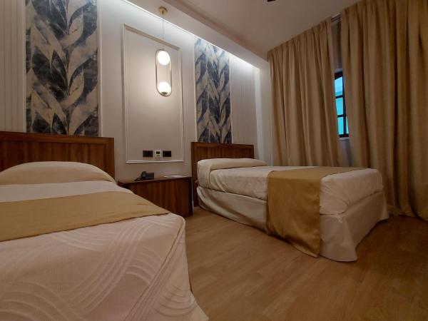 Hotel Internacional : photo 4 de la chambre chambre triple supérieure