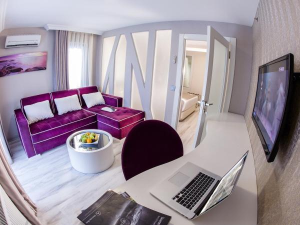 Demonti Hotel : photo 9 de la chambre suite avec jacuzzi