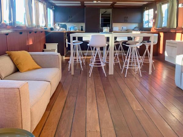 Péniche Anna Maria 4 : photo 1 de la chambre chambre double avec salle de bains privative