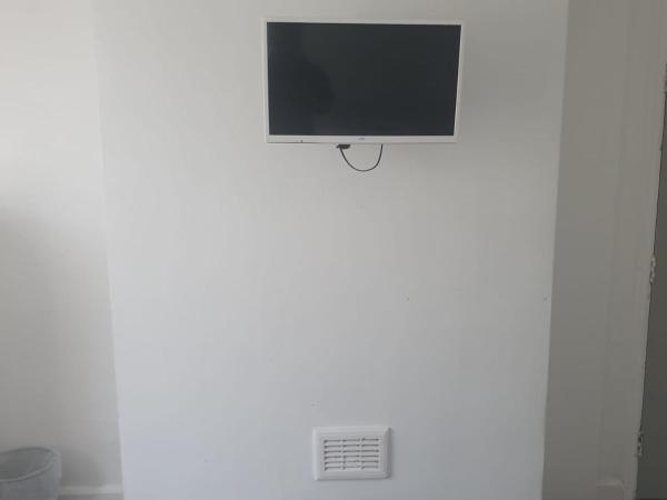 Elsham Gardens Rooms - Shared Facilities : photo 6 de la chambre chambre familiale avec salle de bains commune