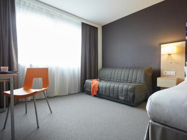 Mercure Valenciennes Centre : photo 6 de la chambre chambre familiale avec lit king-size et canapé-lit