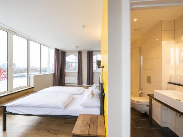 Wombat's City Hostel London : photo 2 de la chambre chambre quadruple avec terrasse 