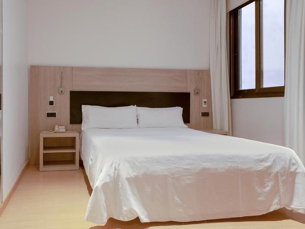 Hotel Lleó : photo 2 de la chambre chambre double intérieur
