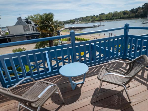 Best Western Plus Le Roof Vannes Bord de Mer : photo 7 de la chambre chambre supérieure lit queen-size avec balcon - vue sur mer