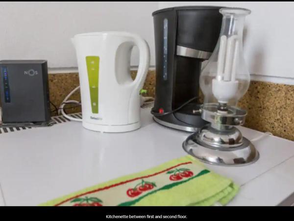 BLife Faro Beach Hostel : photo 10 de la chambre chambre triple avec salle de bains commune