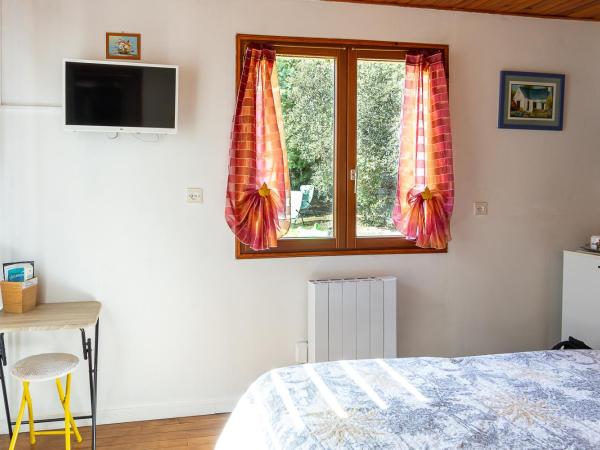 Chambre sous les mimosas 2kms plage : photo 7 de la chambre chambre double supérieure