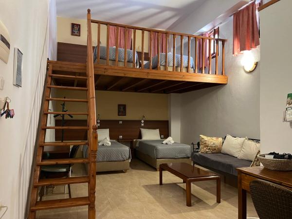 Eleni Rooms : photo 4 de la chambre chambre quadruple