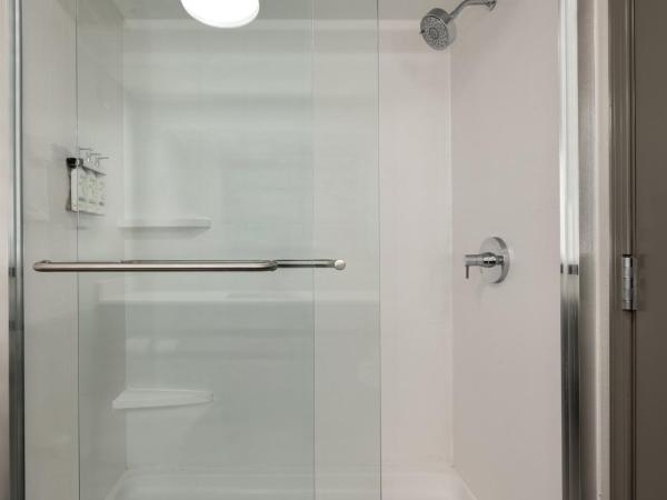 Holiday Inn Express Savannah Airport, an IHG Hotel : photo 1 de la chambre chambre lit king-size standard