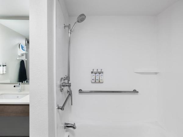 Holiday Inn Express Savannah Airport, an IHG Hotel : photo 1 de la chambre chambre lit king-size - accessible aux personnes à mobilité réduite / adapté aux malentendants