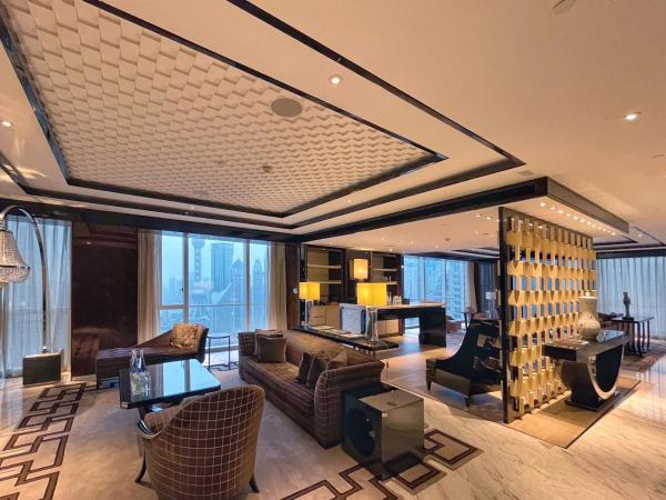 Regent Shanghai Pudong - Complimentary first round minibar per stay - including a bottle of wine - enjoy the internet without any pressure : photo 3 de la chambre three-bedroom presidential suite with view
