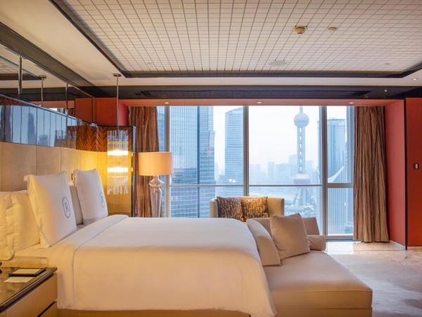 Regent Shanghai Pudong - Complimentary first round minibar per stay - including a bottle of wine - enjoy the internet without any pressure : photo 1 de la chambre three-bedroom presidential suite with view