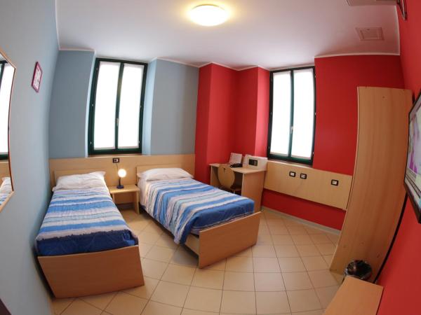 Central Hostel BG : photo 4 de la chambre chambre lits jumeaux