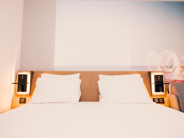 Novotel Le Havre Centre Gare : photo 7 de la chambre chambre classique avec 1 lit double et 1 canapé