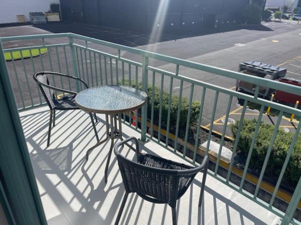 Conway Motel Manukau : photo 1 de la chambre chambre double avec salle de bains privative