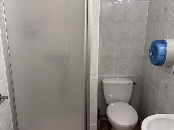 Hôtel Central : photo 4 de la chambre chambre quadruple