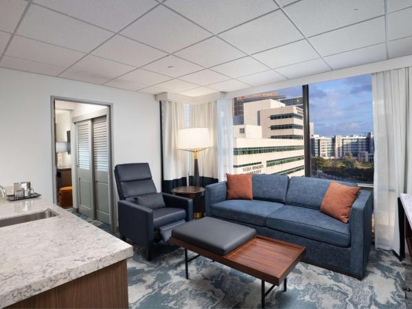 DoubleTree by Hilton Houston Medical Center Hotel & Suites : photo 2 de la chambre king guestroom with kitchenette