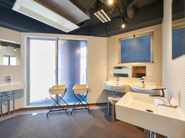 ホテルコンテニュー二条城北 : photo 3 de la chambre lit simple dans dortoir pour femmes