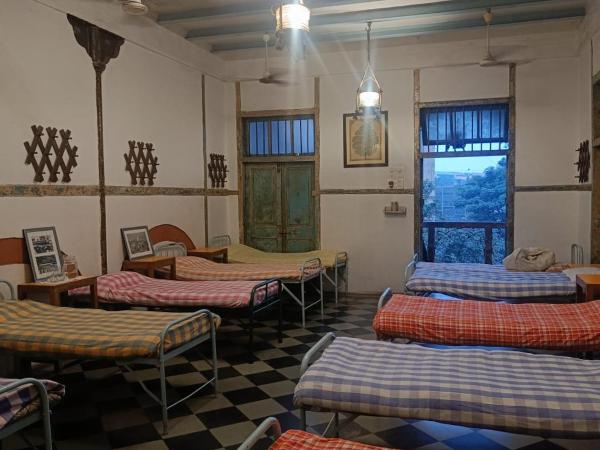 Hostel Vasantashram CST Mumbai : photo 2 de la chambre lit simple dans dortoir pour hommes