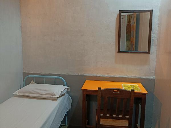 Hostel Vasantashram CST Mumbai : photo 2 de la chambre chambre simple avec salle de bains commune