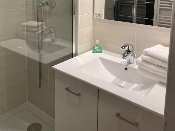 Résidence Pierre & Vacances La Baie des Sables : photo 6 de la chambre appartement 2 chambres (6 personnes)