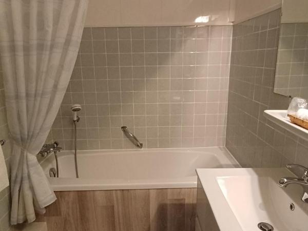 Hotel Montsegur : photo 7 de la chambre chambre lits king-size