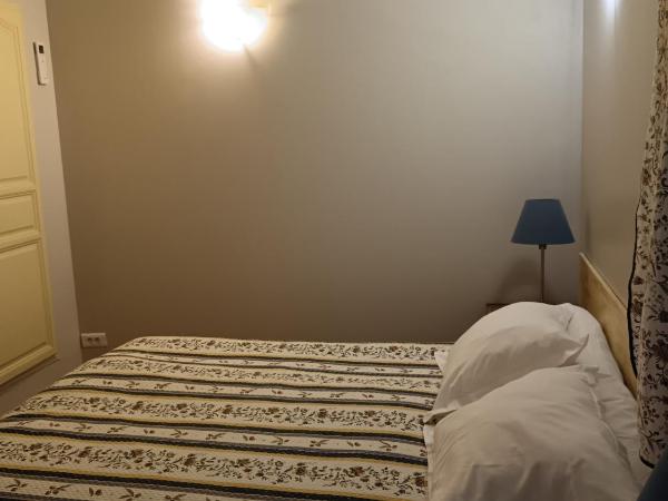 Mas de la Tour Carbonnière : photo 5 de la chambre appartement avec terrasse