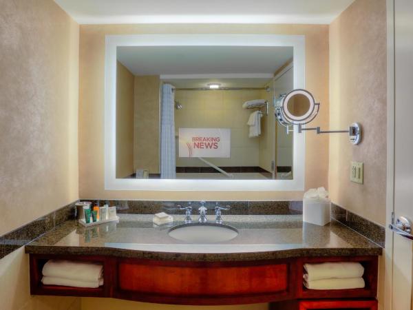 Hilton Virginia Beach Oceanfront : photo 1 de la chambre double room with two double beds and partial ocean view - high floor