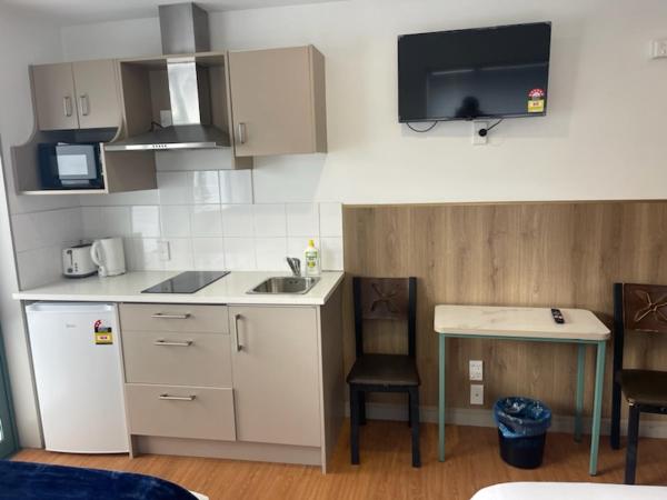 Conway Motel Manukau : photo 2 de la chambre chambre lits jumeaux avec balcon